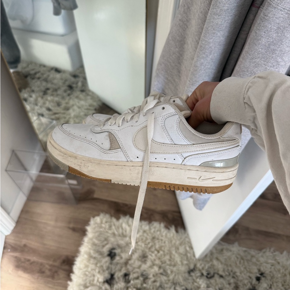 Nike White Tan Mesh Lace-Up Sneakers Everyday Athletic Shoes Womens Size 8